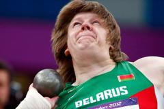 Běloruská koulařka Naděžda Ostapčukovová na OH 2012 v Londýně.