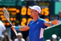 Český tenista Tomáš Berdych v semifinálovém utkání Davis Cupu 2012 s Argentincem Carlosem Berlocqem.