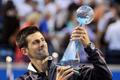 Novak Djokovič s trofejí pro vítěze Rogers Cupu