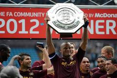 Fotbalisté Manchesteru City se radují z triumfu v anglickém Superpoháru