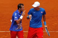 Čeští tenisté Tomáš Berdych a Radek Štěpánek ve čtyřhře semifinálového utkání Davis Cupu s Argentinci.