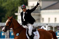 Český moderní pětibojař David Svoboda jede parkur během OH 2012 v Londýně.