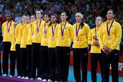 Brazilské volejbalistky při přebírání olympijského zlata