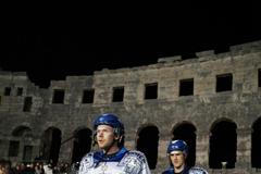 Ligové utkání EBEL pod otevřeným nebem v chorvatském podání mezi Medveščakem Záhřeb a Olimpijí Lublaň.