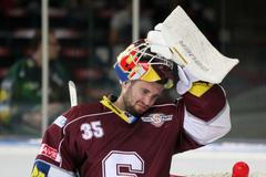 Hokejista klubu HC Sparta Praha Marek Schwarz v prvním kole hokejové Tipsport extraligy 2012/13 s Energií Karlovy Vary.