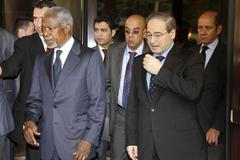 Kofi Annan před jednáním s Bašárem Asadem