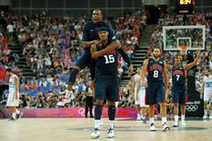 Americký basketbalista v semifinálovém utkání OH 2012 v Londýně s Argentinou.