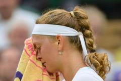 Česká tenistka Petra Kvitová je zklamaná po porážce od Američanky Sereny Williamsové ve čtvrtfinále Wimbledonu 2012.