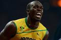 Usain Bolt se raduje z vítězství v závodu na 200 metrů na OH 2012