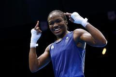 Nicola Adamsová vyhrála historicky první zlatou v ženském boxu na OH