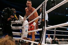 Vladimir Kličko knockoutuje Tonyho Thompsona