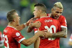 Shaqiri, Xhaka a Behrami, radost švýcarských fotbalistů