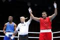 Kamerunský boxer Yepmou Mendouo (vlevo), olympijské hry v Londýně 2012