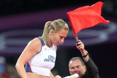 Tyčkařka Jiřina Ptáčníková ve finále OH 2012