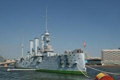 Aurora - ruský chráněný křižník třídy Pallada, který v současnosti slouží jako muzeum v Petrohradu