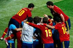 Finále Eura: Španělsko - Itálie (Španělé se radují ze čtvrté branky)