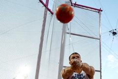 Český kladivář Lukáš Melich při jednom z pokusů ve finále OH 2012 v Londýně.