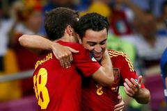 Finále Eura: Španělsko - Itálie (Xavi a Jordi Alba se radují z druhého gólu)