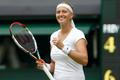 Česká tenistka Petra Kvitová se raduje z vítězství nad Akgul Amanmuradovou z Uzbekistánu v 1. kole Wimbledonu 2012.