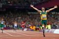 Oscar Pistorius si dobíhá do cíle pro zlatou medaili