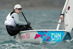 Číňanka Li-ťia Sü v závodě jachtařek laser radial na OH v Londýne