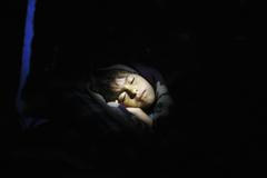 Foto: Děti si v Nepálu vydělávají na jídlo pouliční akrobacií