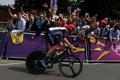 Britský cyklista Bradley Wiggins jede individuální časovku na OH 2012 v Londýně.