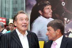 Český dostihový žokej Josef Váňa a jeho kůň Tiumen na premiéře dokumentárního filmu o jeho osobě.