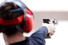 Lenka Marušková na olympijské střelnici v Londýně při disciplíně 25 metrů