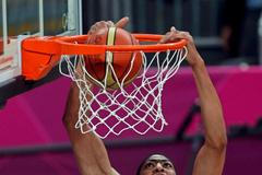 Anthony Davis v utkání OH 2012 USA - Tunisko