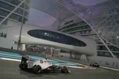 Dlouhé rovinky i ostré zatáčky. To čeká piloty F1 v Abú Zabí