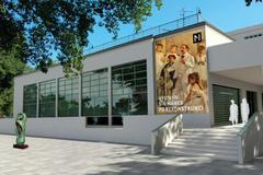 Praha - oprava Mánesa