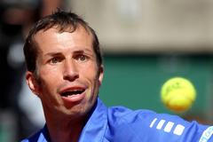 Český tenista Radek Štěpánek v prvním semifinálovém utkání Davis Cupu 2012 s Argentincem Juanem Martínem ael Potrem.