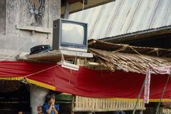 Foto: Šokující rituály v indonéské Toraji. Z nebožtíků dělají mumie a pak s nimi žijí doma.