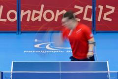 David Wetherill o berli skáče za míčkem