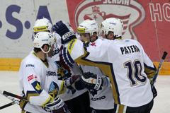 Hokejisté Slavie v utkání 23. kola Tipsport extraligy 2012/13 proti Kladnu.