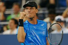 Český tenista Tomáš Berdych hraje proti Amaričanovi Samu Querreymu ve 3. kole US Open 2012.