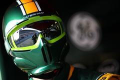 Caterham, helmy mechaniků