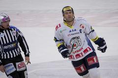 Hokejista Liberce Petr Nedvěd v utkání se Zlínem v 19. kole Tipsport extraligy 2012/13.