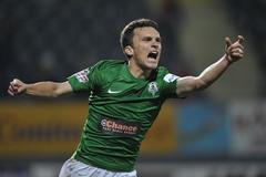 David Lafata se raduje z branky Jablonce do sítě Dukly Praha