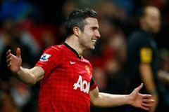 VIDEO Robin van Persie kličkoval s míčem mezi dětmi