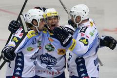 Hokejisté Komety Brno v utkání proti Kladnu během 15. kola Tipsport extraligy 2012/13.