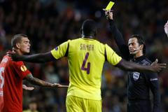 Vtipálek Agger: míč vyrazil brankáři hlavou a pak skóroval