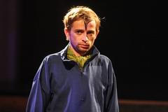 Blonďatá bestie v blázinci