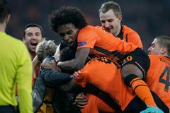 Luiz Adriano fair play nehraje. Takhle potopil Nordsjaelland