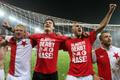 Fotbalisté pražské Slavie (zleva) Stanislav Vlček, Kamil Čontofalský, Martin Latka a David Hubáček děkují fanouškům v utkání 9. kola Gambrinus ligy 2012/13 se Spartou.