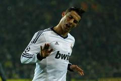 Fotbalista Realu Madrid Cristiano Ronaldo slaví gól v utkání proti Borussii Dortmund během základních skupin Ligy mistrů 2012/13.