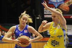 Basketbalistka ZVVZ USK Praha Jelena Dubljevičová v utkání 1. kola Evropské ligy proti Salamance.