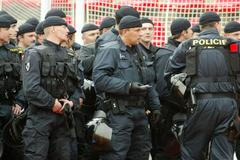 Agresivita fotbalových fanoušků v utkání mezi Spartou Praha a Baníkem Ostrava.