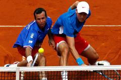 Čeští tenisté Tomáš Berdych a Radek Štěpánek ve čtyřhře semifinálového utkání Davis Cupu s Argentinci.